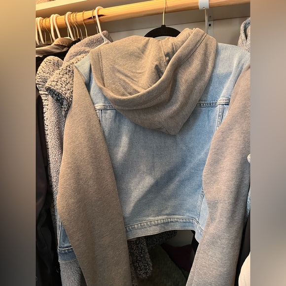 Hollister Jean Jacket - Picture 2 of 3